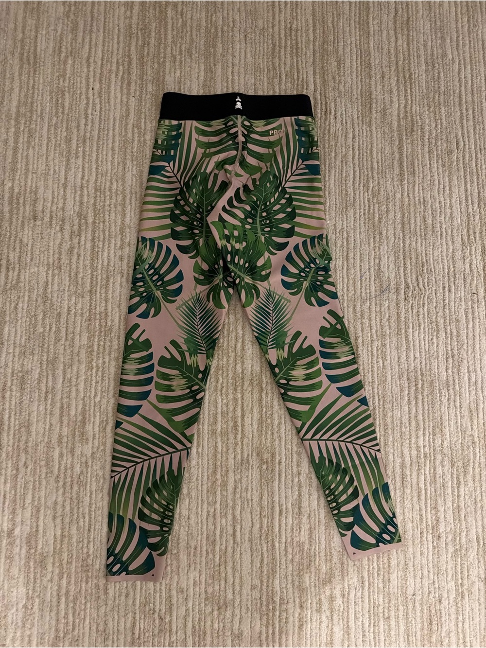 Ultracor- XS excellent condition. Leaf Print Leggings - Green on Blush - Picture 4 of 4